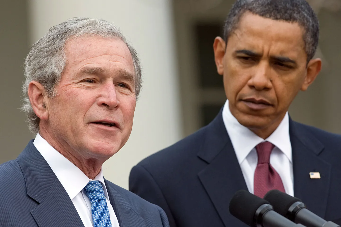 Экс-президент США Джордж Буш (слева) и президент США Барак Обама.