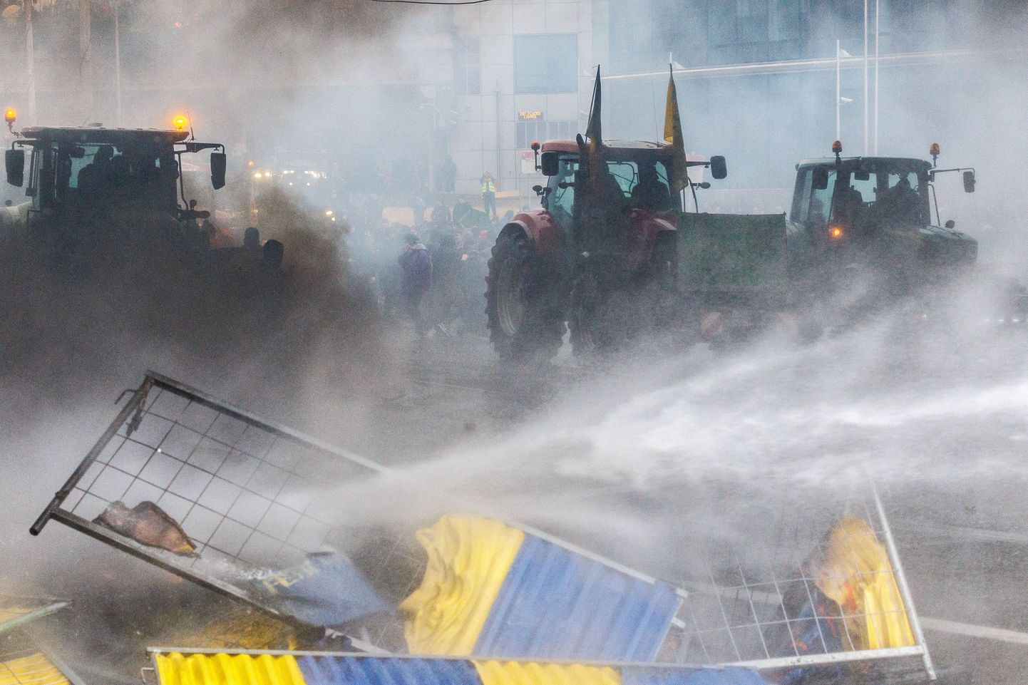 В Брюсселе протесты фермеров перешли в стычки с полицией.