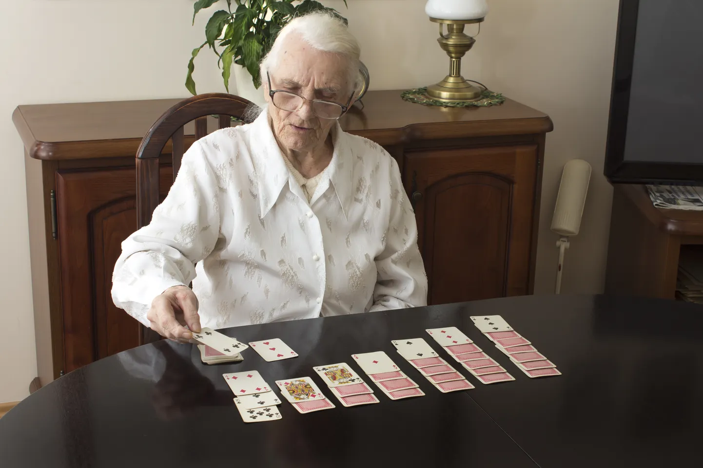 Meestele on pensionile jäämine raskem kui naistele ja sageli jäävad nad pigem koduseinte vahele, kui otsivad ise seltskondlikku tegevust.