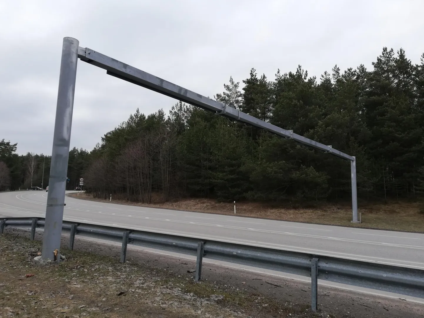 Papiniidu silla kõrguspiirdele on kahe aasta jooksul kaheksa korda otsa sõidetud.