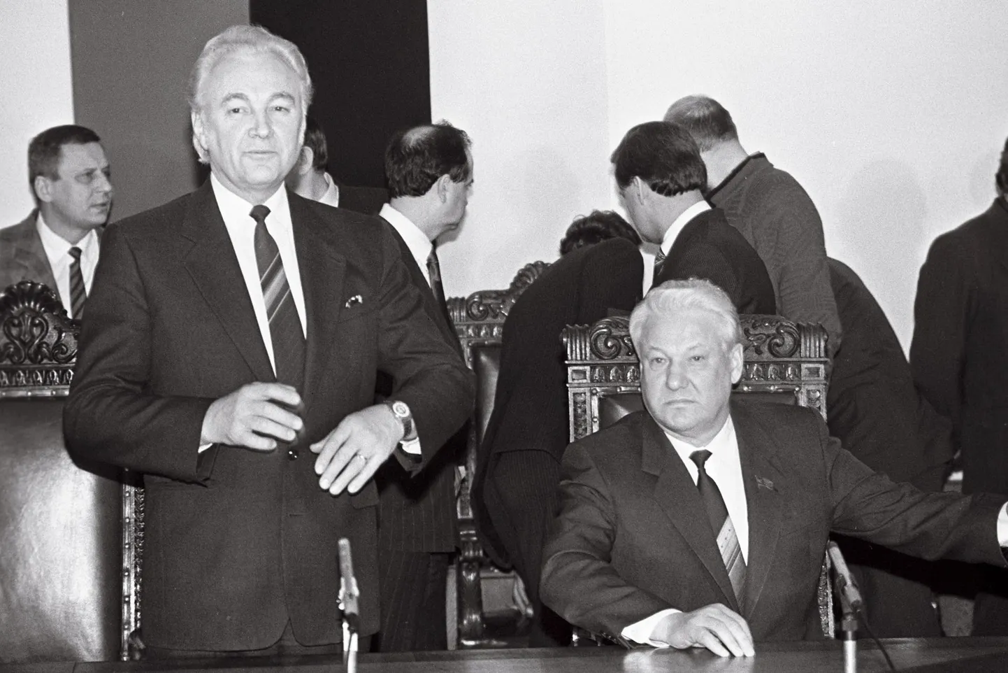 Boriss Jeltsin (paremal) ja Arnold Rüütel Toompeal 13. jaanuaril 1991.