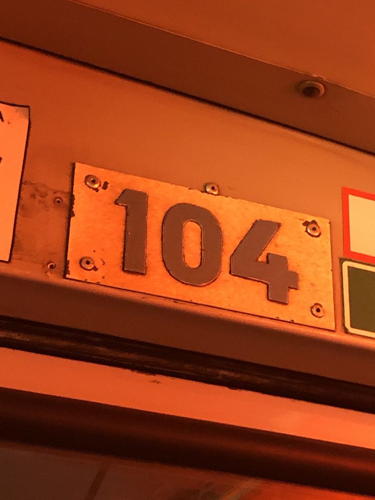 Трамвай с бортовым номером "104" стал последней каплей в чаще терпения водителя.