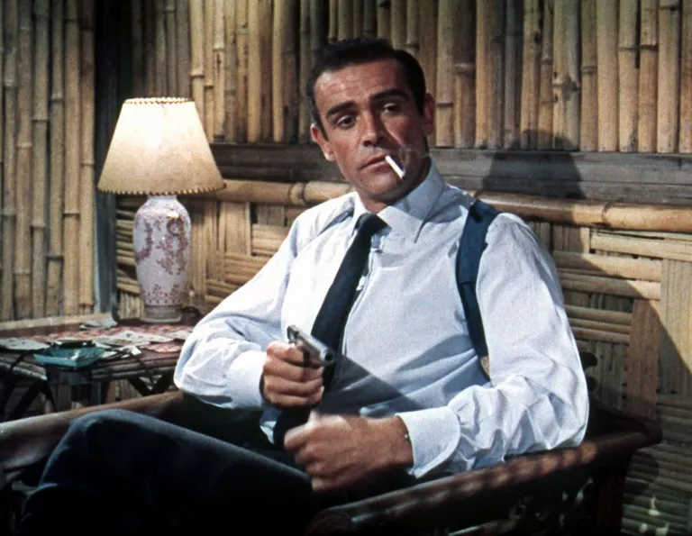 Kaader filmist «Dr. No». Pildil Sean Connery James Bondina