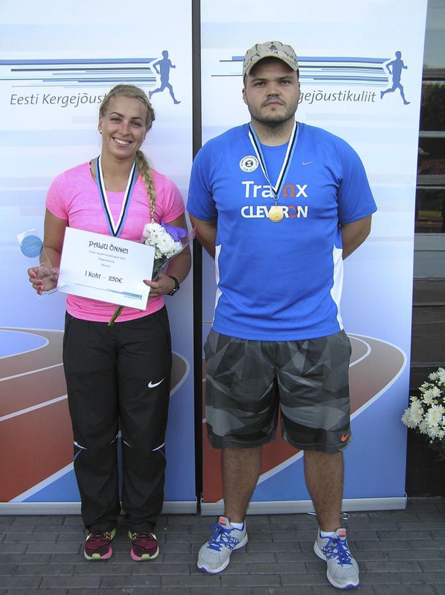 Viljandi Sakala seltsi vasaraheitjad Kati Ojaloo ja Martin Lehemets teenisid Eesti kergejõustiku meistrivõistlustel kuldmedali. Mõlemale oli see neljas meistritiitel.