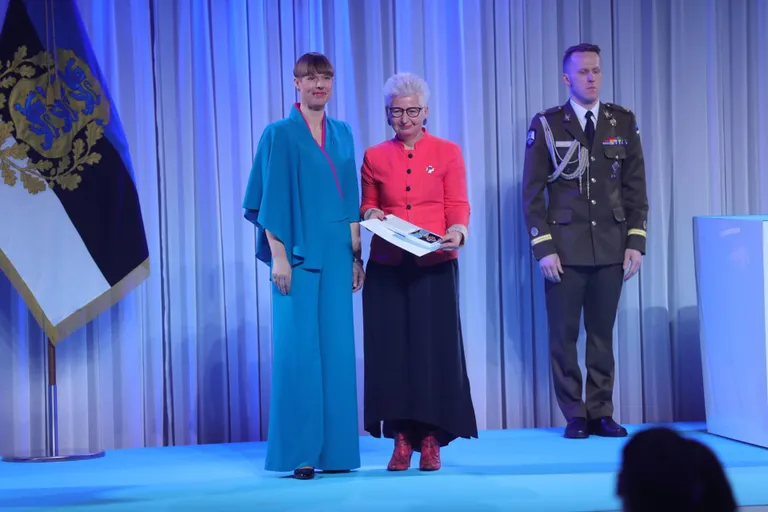 Pärnu naiste tugikeskuse juht Margo Orupõld pälvis Punase Risti III klassi teenetemärgi.