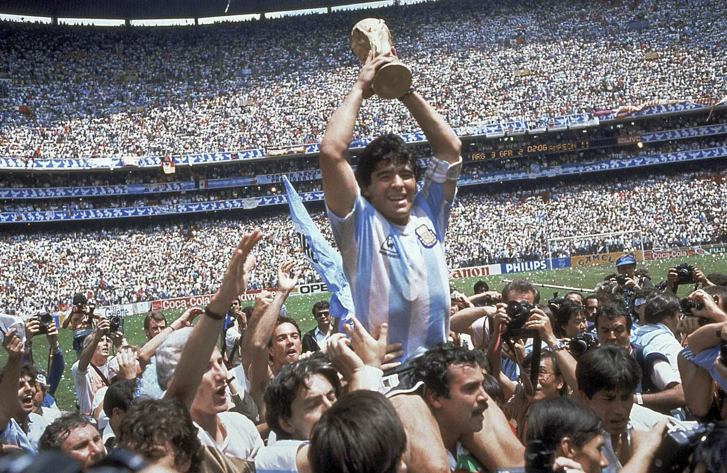 Djego Maradona pēc triumfa 1986. gada FIFA pasaules kausā.