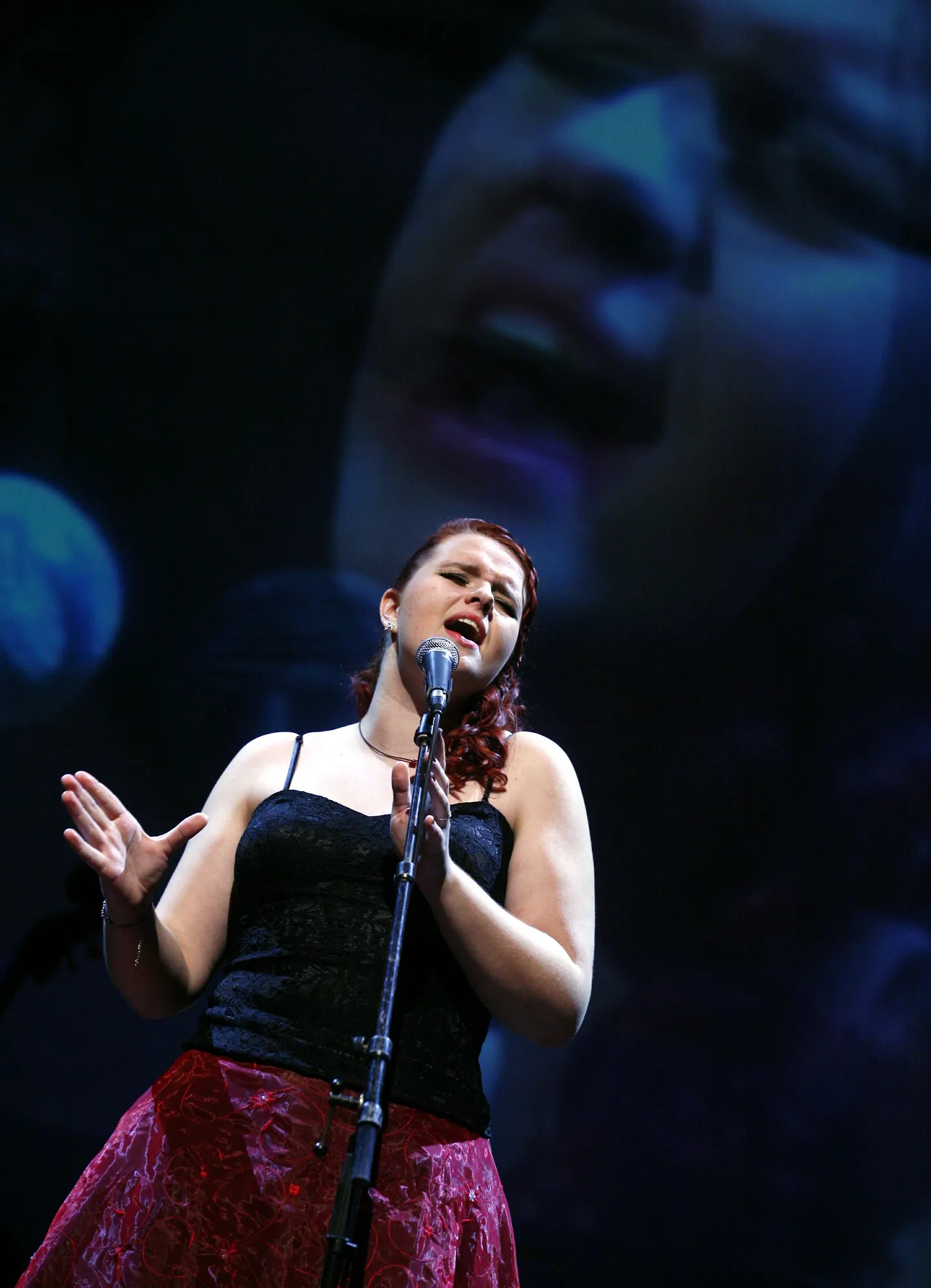 Noorte solistide konkursi "Sügisulg" grand prix võitis 15aastane Rael Rent, kes esitas laulu "I Will Always Love You".