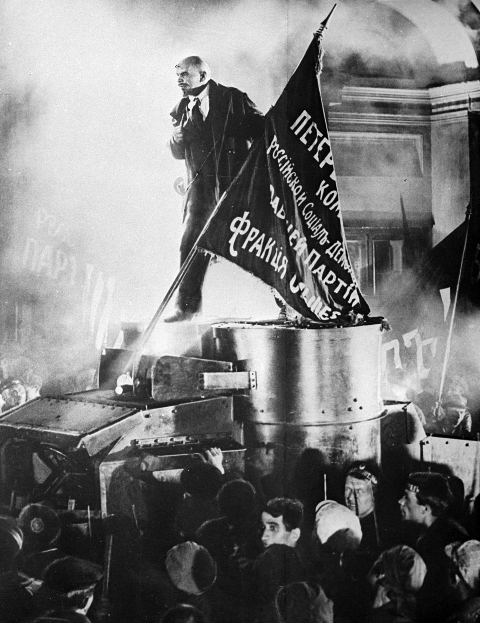 Lenin soomusauto peal. Foto on illustratiivne.