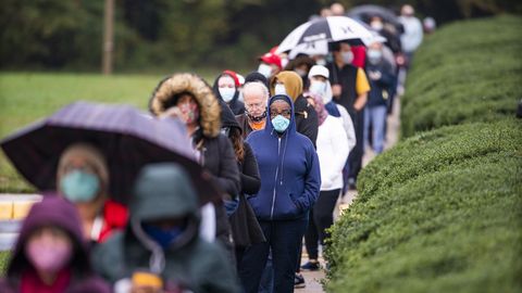 USA elanikud suundumas riigipead valima. USA elanikud suundumas riigipead valima.