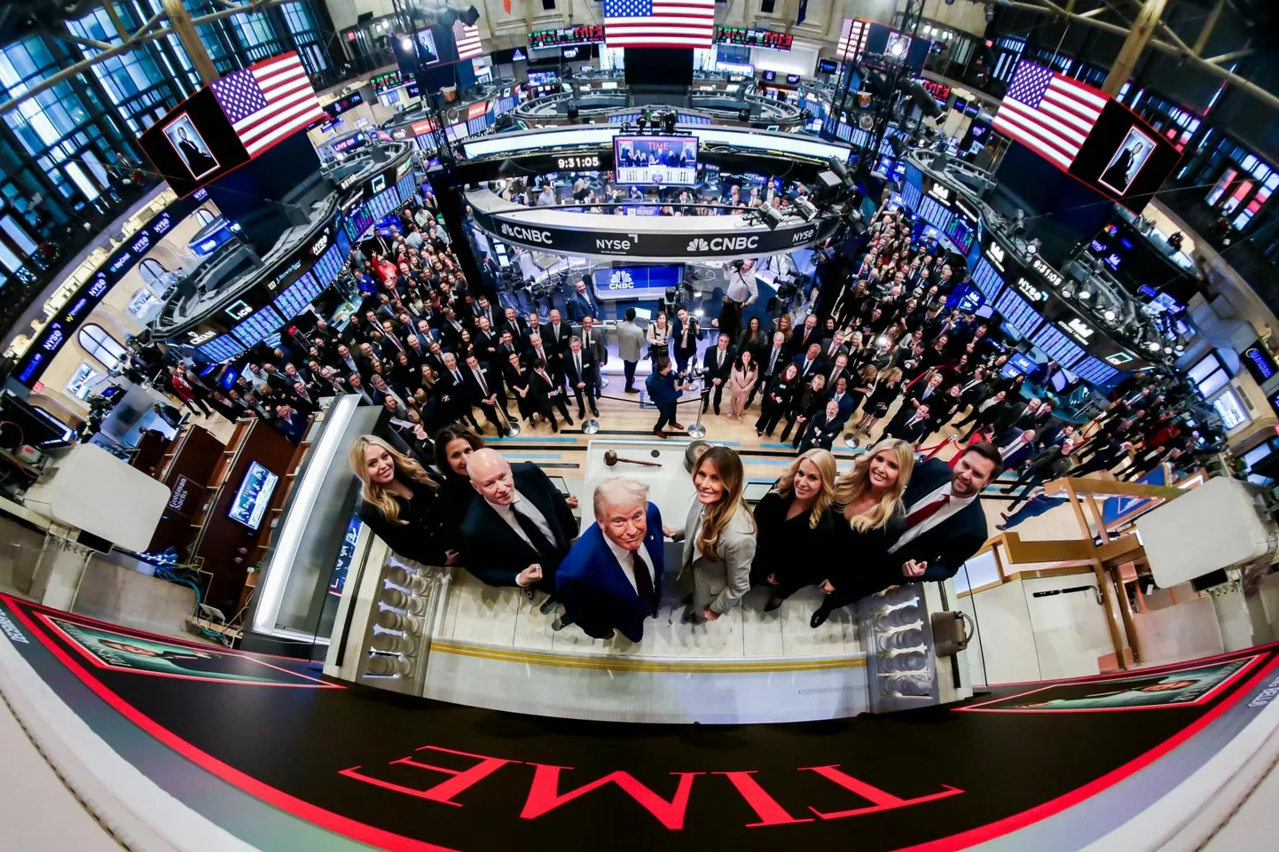 12. detsembril helistas New Yorgi börsi avamiskella presidendiks valitud Donald Trump ise.