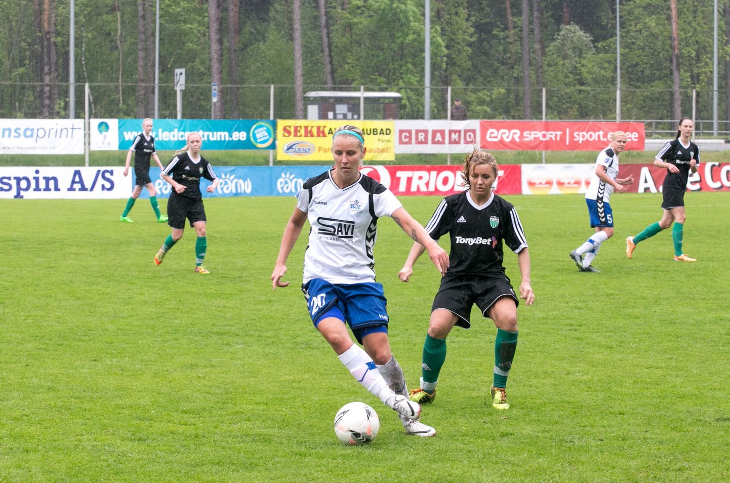 Pärnu jalgpalliklubi (valges)