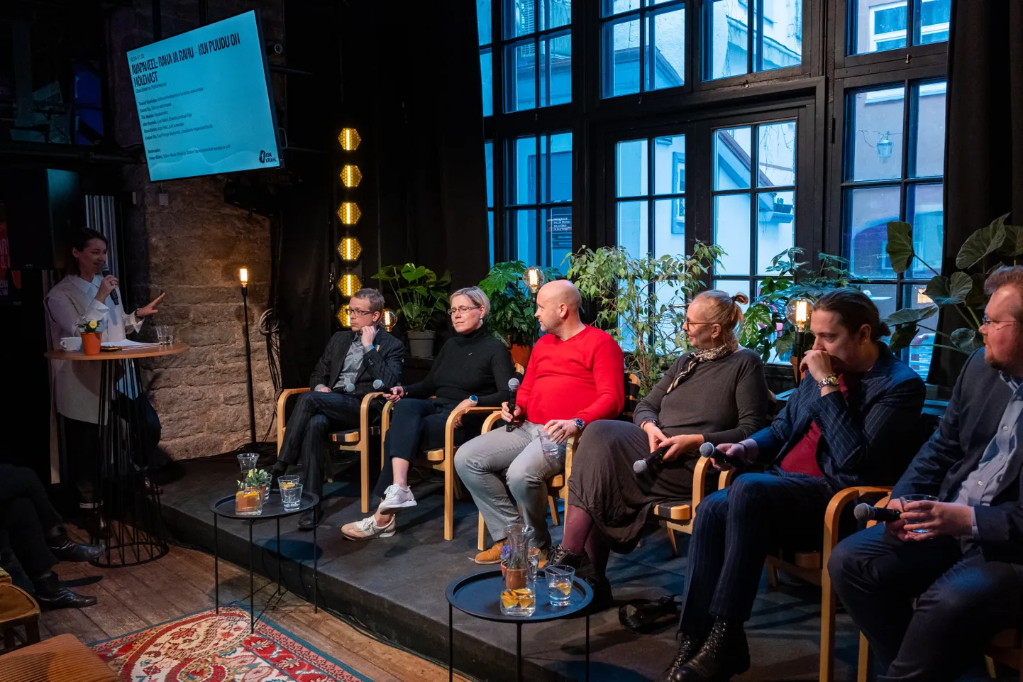 Vestlusring "Raha või rahu" 2022. aasta muusikaturu fookuspäeval.