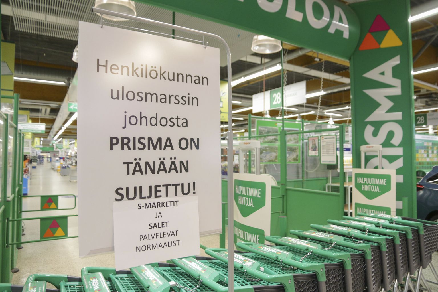 Soome Kotka linna Prisma uksel teatas nädala eest silt, et töötajad lahkusid kauplusest ja see on suletud protestiks valitsuse kärpemeetmete vastu. Sarnane töötajate väljamarss kordub paljudes Soome kauplustes ka homme.