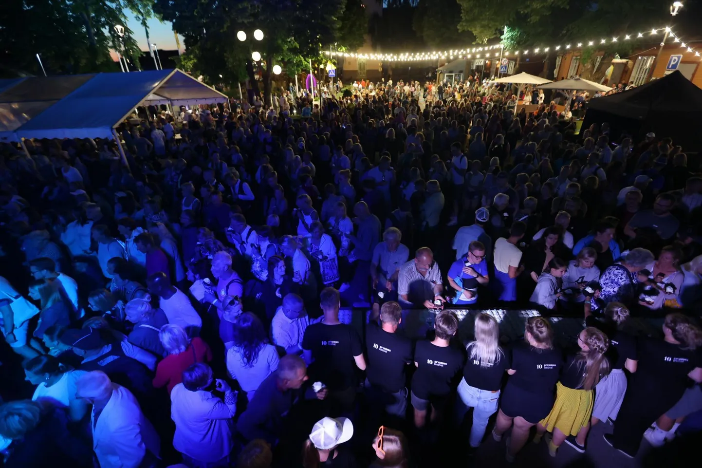 Kui eelmisel aastal kogunes õhtuti suur osa arvamusfestivali publikust keskväljakule, siis tänavu näeb kultuuriprogramm suures osas Vallimäel.