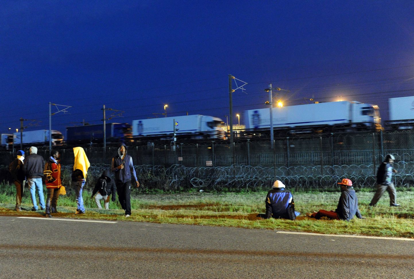 Põgenikud ja Calais` sadamasse suunduvad kaubaautod