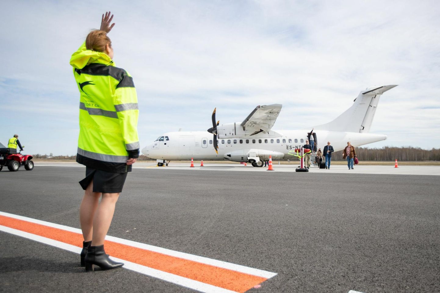 5. mail tervitati Pärnu lennujaamas pärast pikki aastaid esimest rahvusvahelist liinilendu Helsingist.