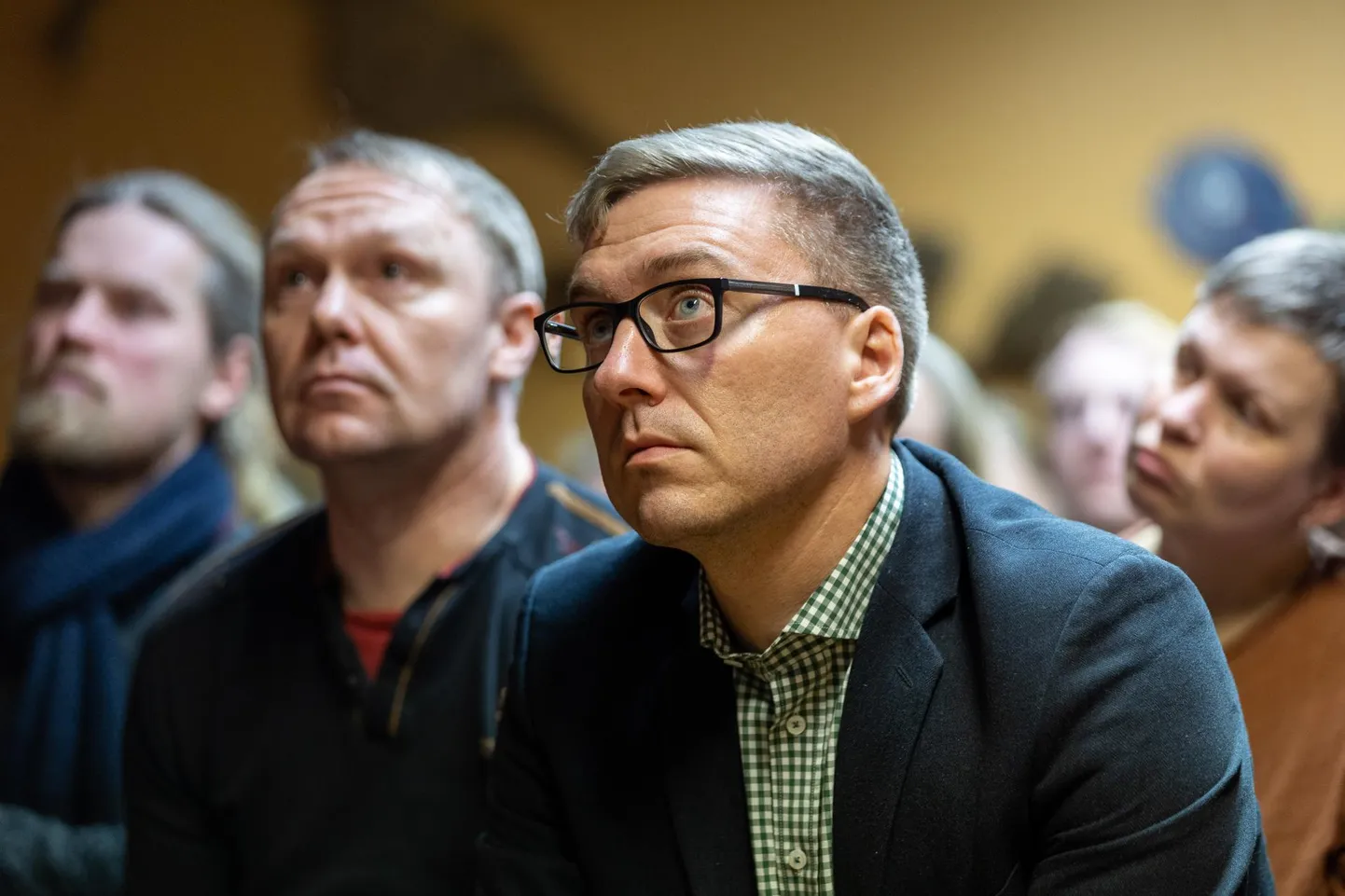 Lääneranna vallavanema Ingvar Saare (esiplaanil) sõnul on Metsküla kool olemuselt erakool ja kui kogukond tahab seda edasi pidada, oleks vald valmis toetama.