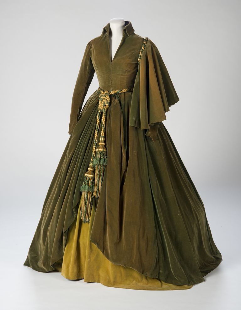 Roheline kardinatest õmmeldud kleit, mida näitleja Vivien Leigh kandis filmis «Tuulest viidud», kehastades Scarlett O'Harat. Kleit on hoiul Texase Ülikooli Harry Ransomi keskuses.
