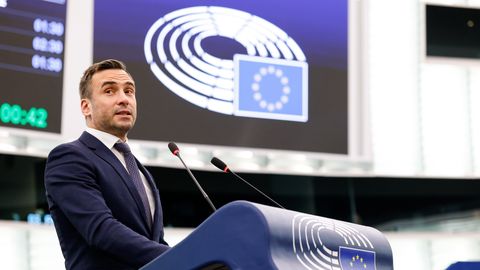 TVNET NO STRASBŪRAS ⟩ Pašiem nekas nav jāmaksā, bet palīdzību Ukrainai bloķē tāpat. Kā Eiropai cīnīties pret prokrievisku politiķu izgājieniem?