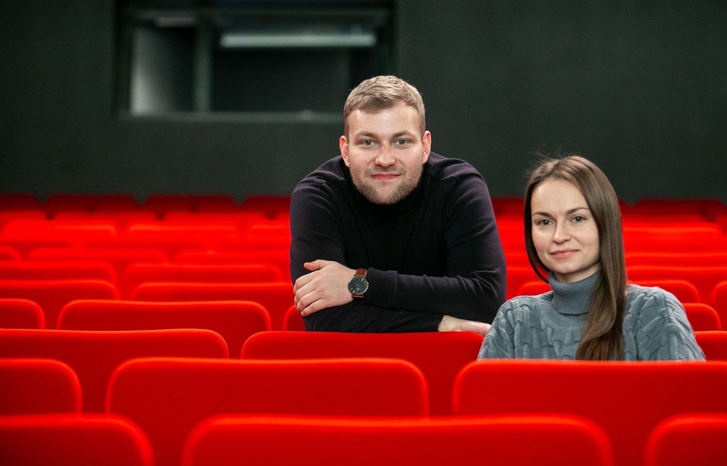 Nils Mattias Steinberg ja Jane Napp lõpetasid kevadel lavakunstikooli 28. lennu. Juunis kutsus Endla loominguline juht Ingomar Vihmar noored Pärnu teatrisse.