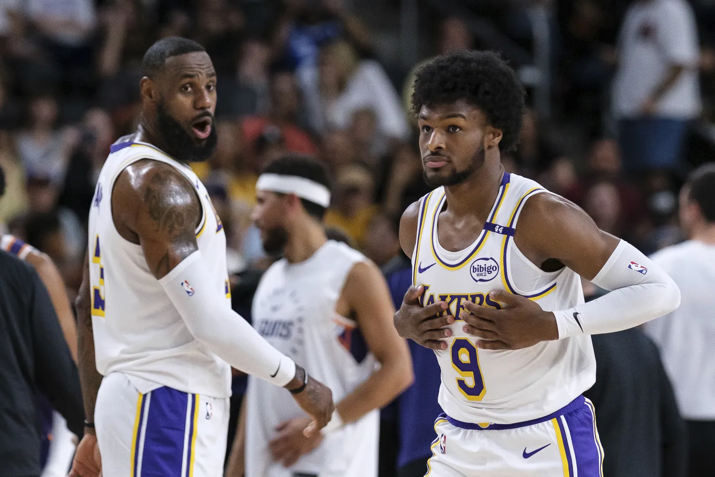 LeBron James (taamal) koos poja Bronnyga.