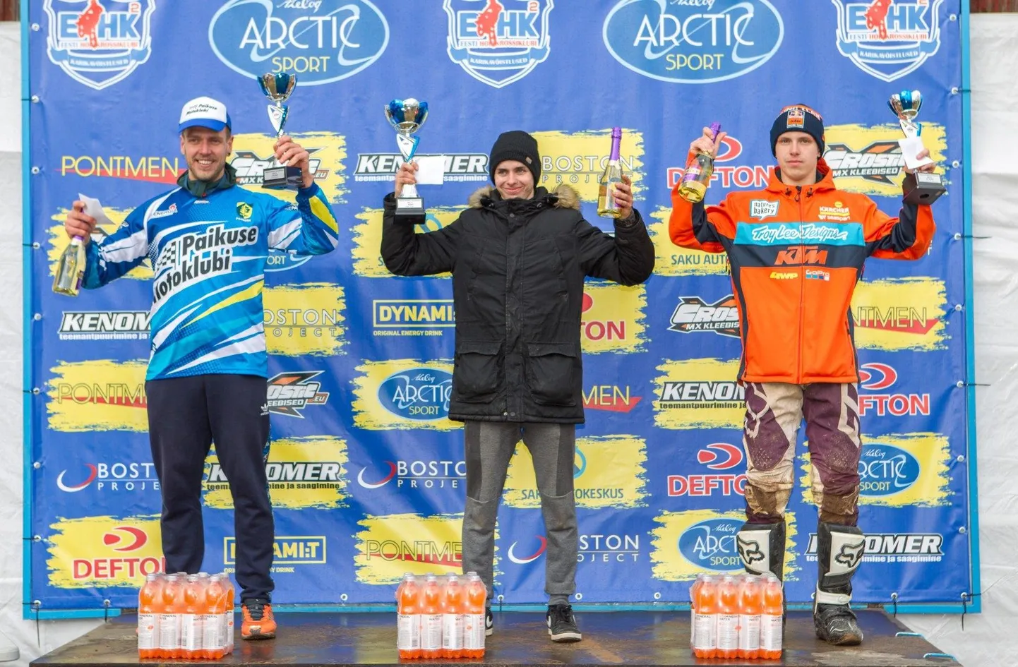 Fotol vasakult: Rogert Room (Paikuse motoklubi), Jan Jakobson ja Aleksei Vinogradov.