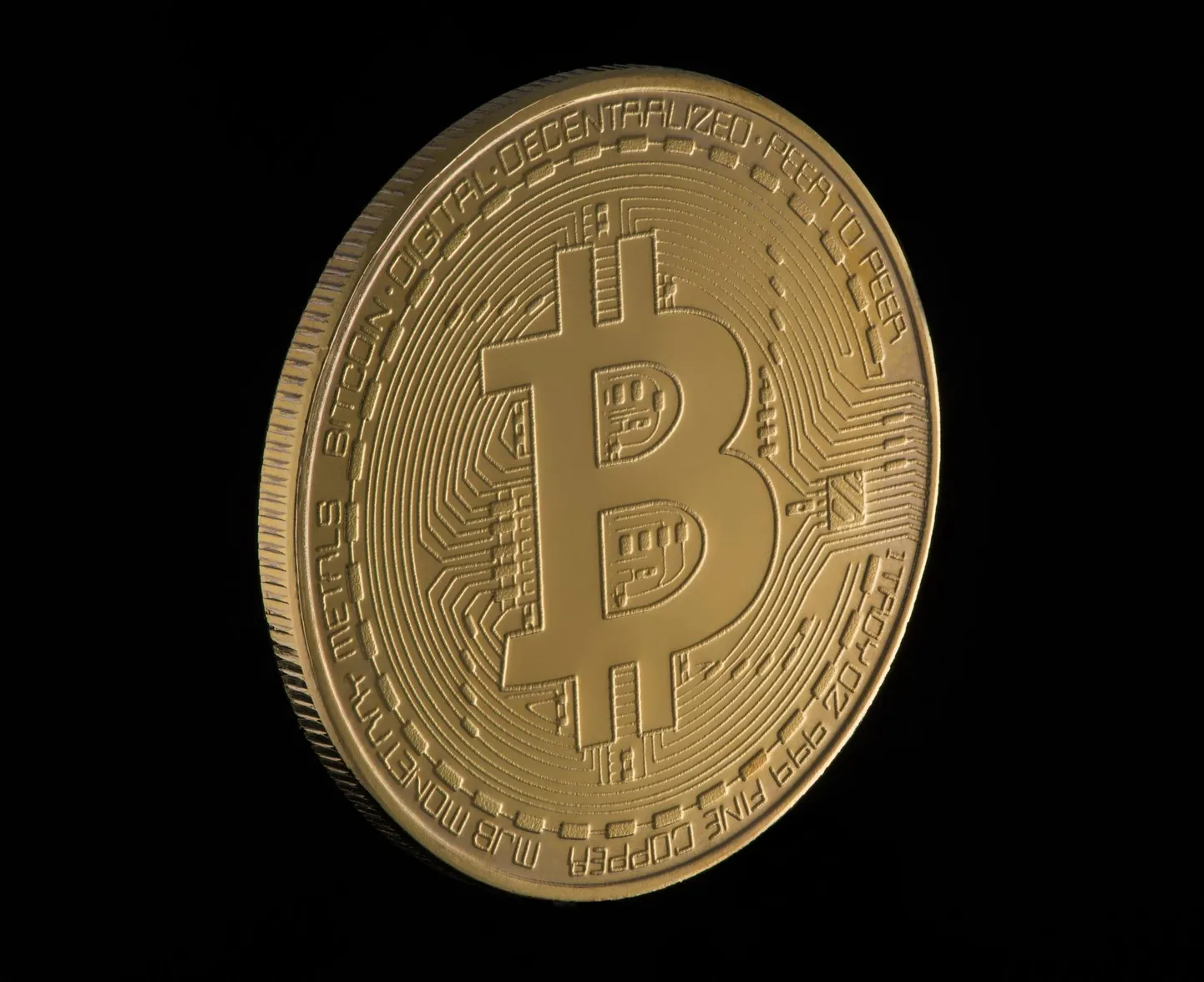 Üleskutse internetis investeerimiseks, sealhulgas krüptoraha bitcoin&#39;i ostmisele ärgitamine on praegu üks enim levinud kelmus.