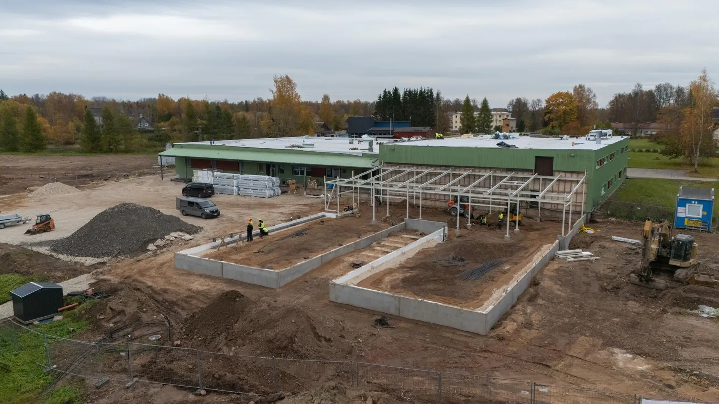Polli aiandusuuringute keskuse hoidlas käib renoveerimistöö ning lisana saab see putukakindla kasvuhoone, kus taimi saab kastavada kontrollitud keskkonnas nii, et putukate edasi kantavad haigused neid ei ohusta.
