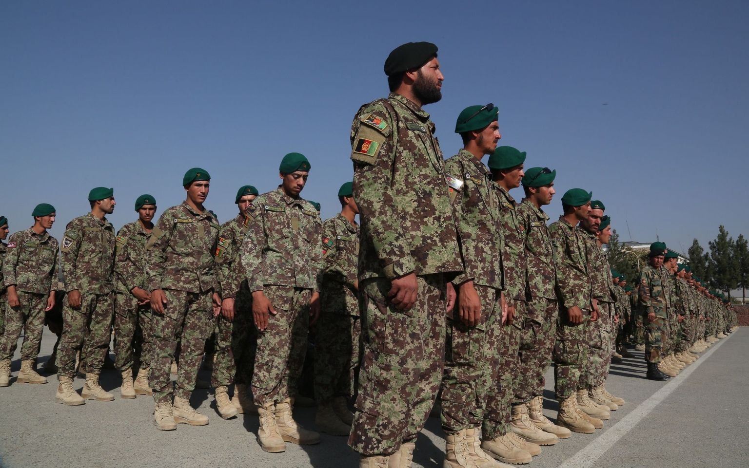 Afganistani sõdurid väljaõppe lõputseremoonial Kabulis.
