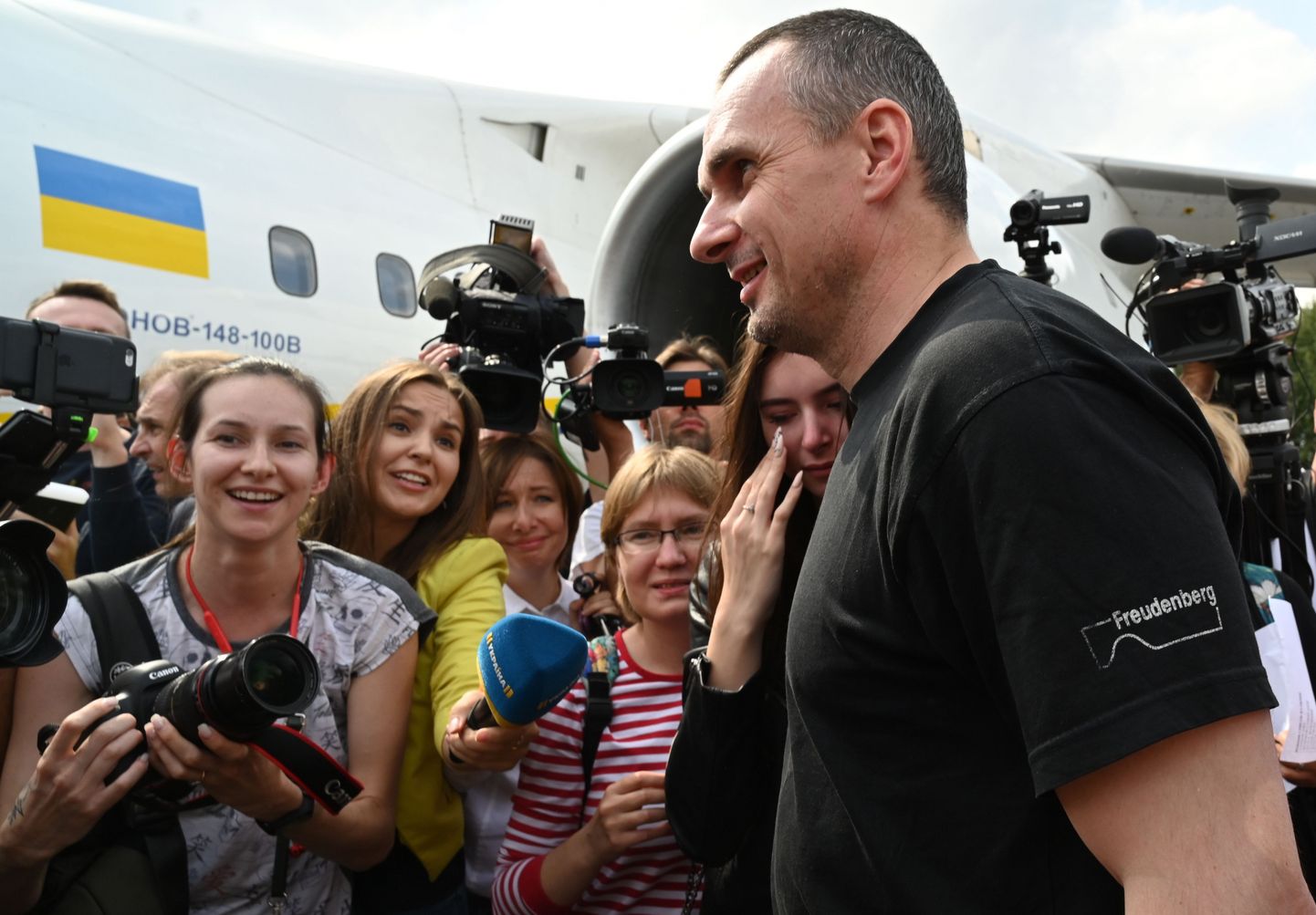 No ieslodzījuma Krievijā atbrīvotais Ukrainas kinorežisors Oļehs Sencovs