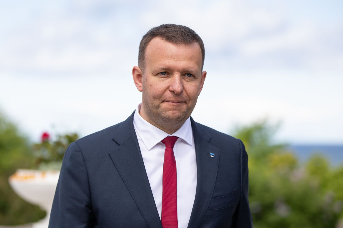 Siseminister Lauri Läänemets ütles kolmapäeval riigikogu infotunnis, et valitsus pole arutanud Toila gümnaasiumi toetamist, sest usaldab ministeeriume ja ministreid.