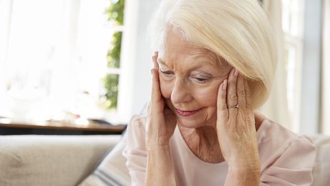 Depressioon võib vanemas eas viidata, et tasahilju on progresseeruma hakkamas Alzheimeri tõbi. Depressioon võib vanemas eas viidata, et tasahilju on progresseeruma hakkamas Alzheimeri tõbi.