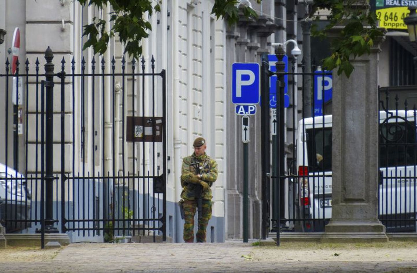 Brüsseli linnapildi lahutamatuks osaks on saanud relva kandvad sõdurid.
