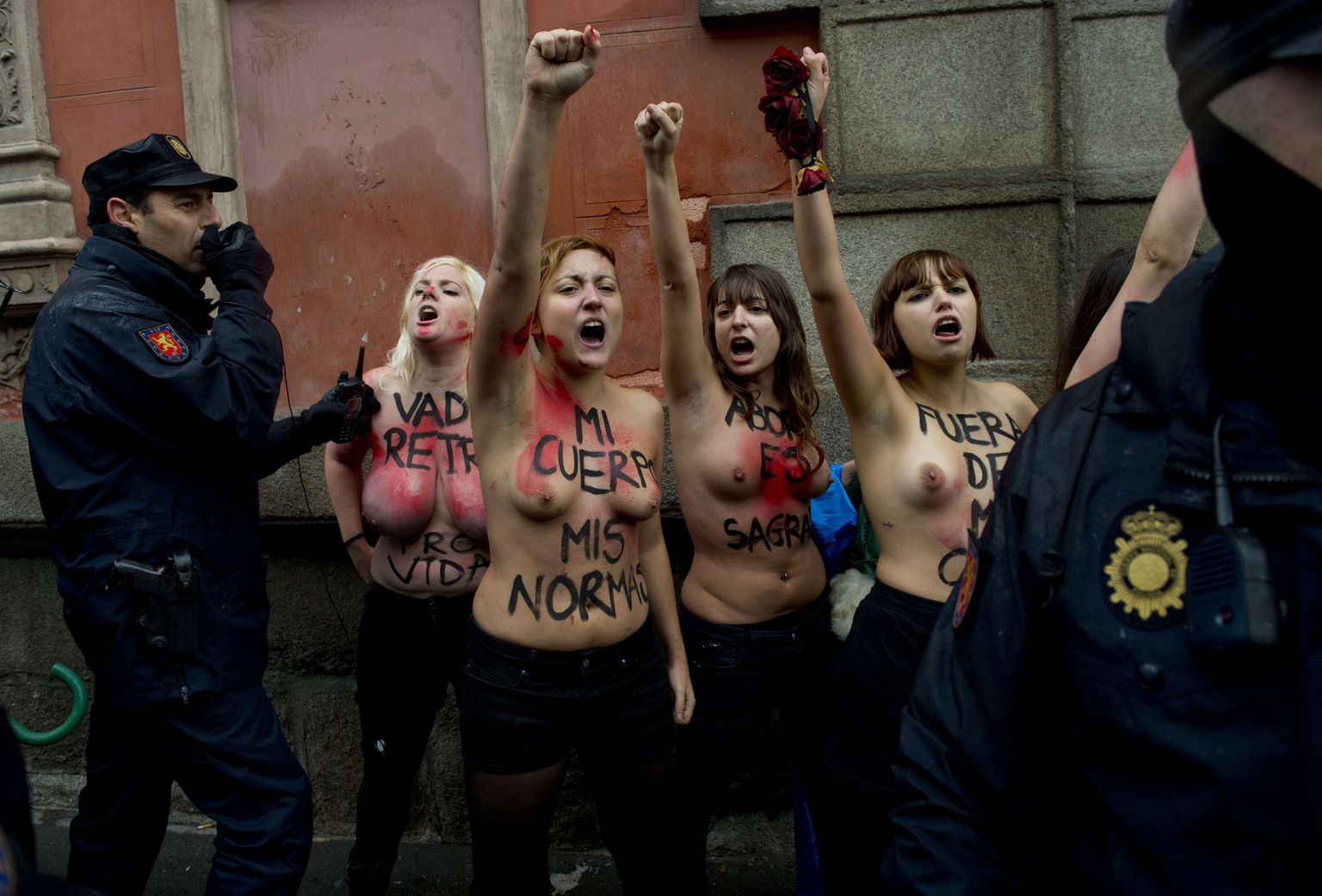 Акция активисток Femen.