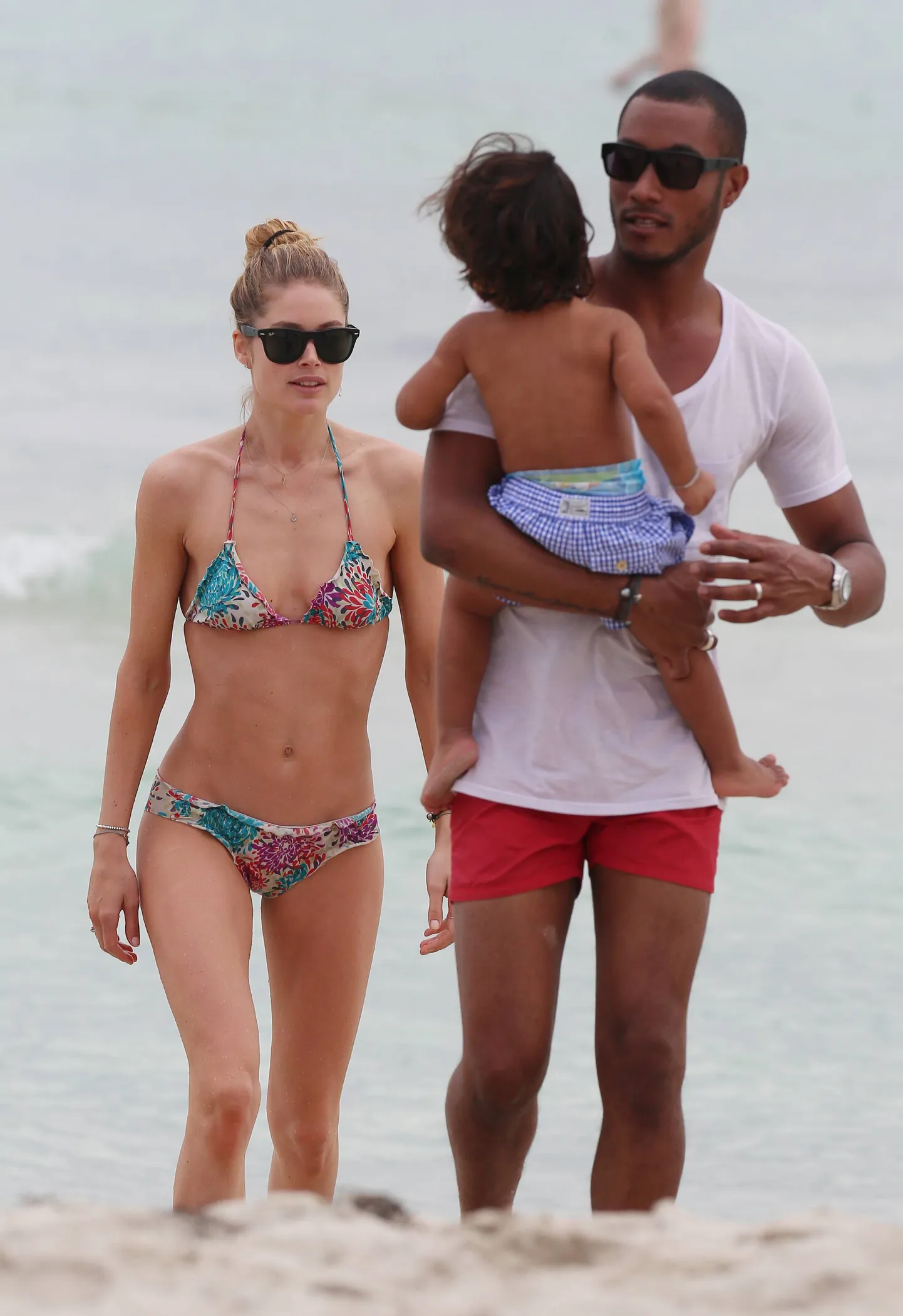 Doutzen Kroes koos abikaasa ja pojaga.