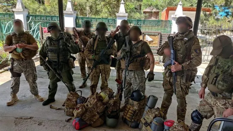 Группа перед выполнением задания.