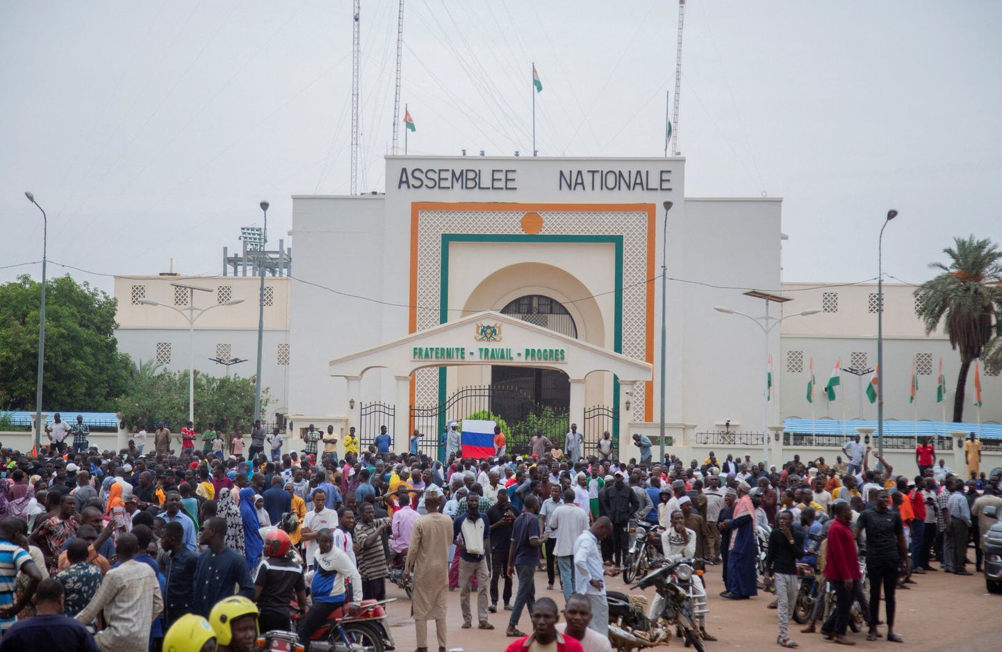 Nigeri pealinnas kogunesid 27. juulil riigipöörde toetajad