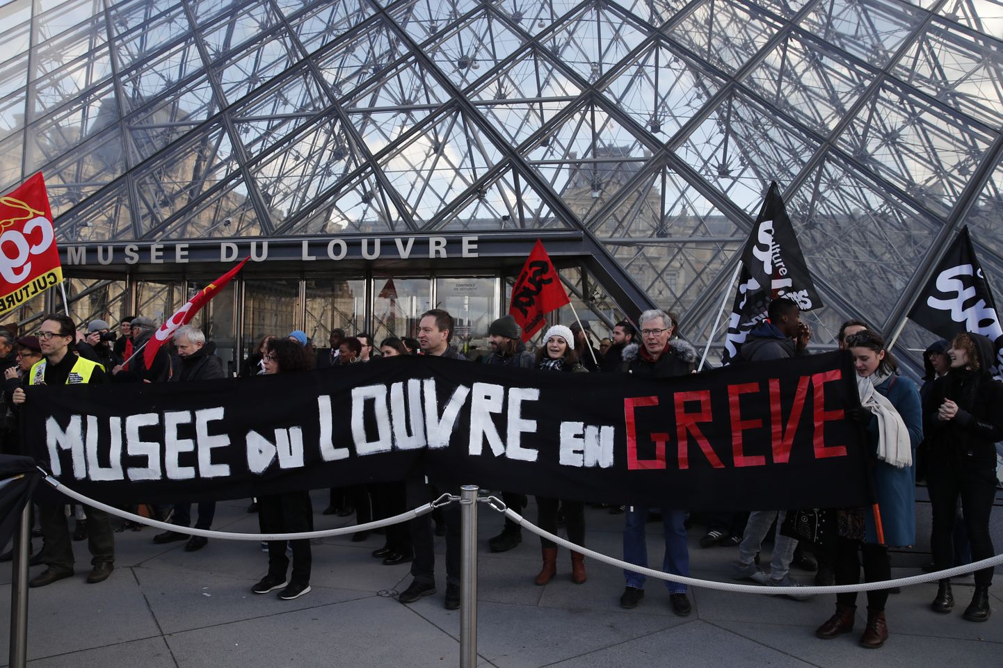 Louvre'i muuseumi streikivad töötajad 17. jaanuaril 2020.