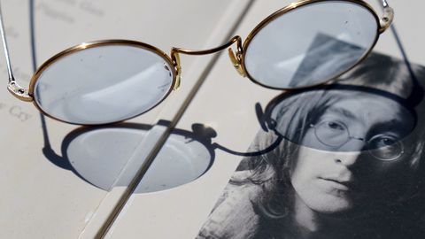 John Lennonile kuulunud prillid läbisid hämmastava teekonna