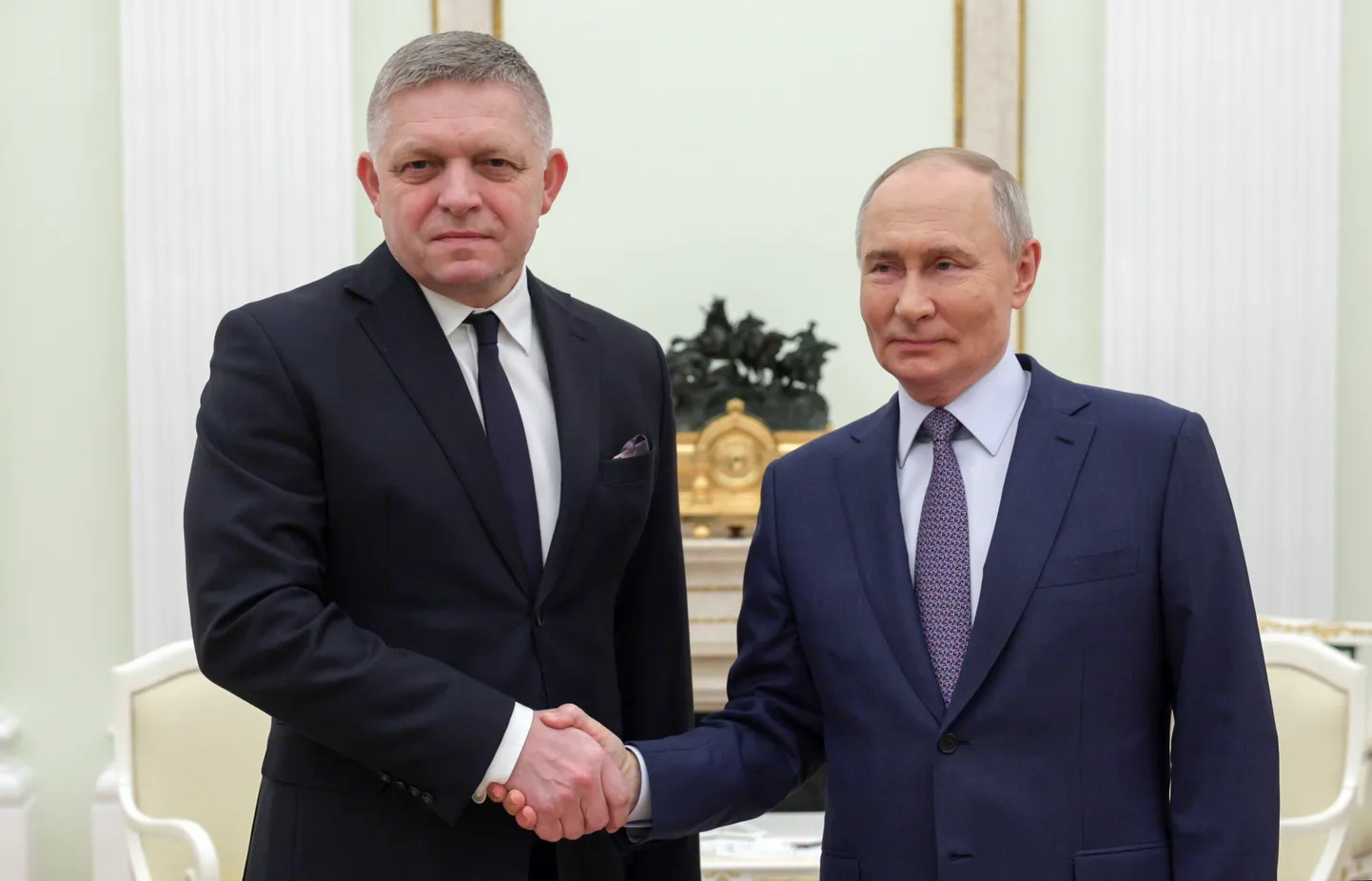 Slovakkia peaminister Robert Fico (vasakul) kohtus 22. detsembril 2024 Moskvas Kremlis Venemaa presidendi Vladimir Putiniga. Fico sattus selle tõttu nii oma rahva kui lääneliitlaste kriitika alla