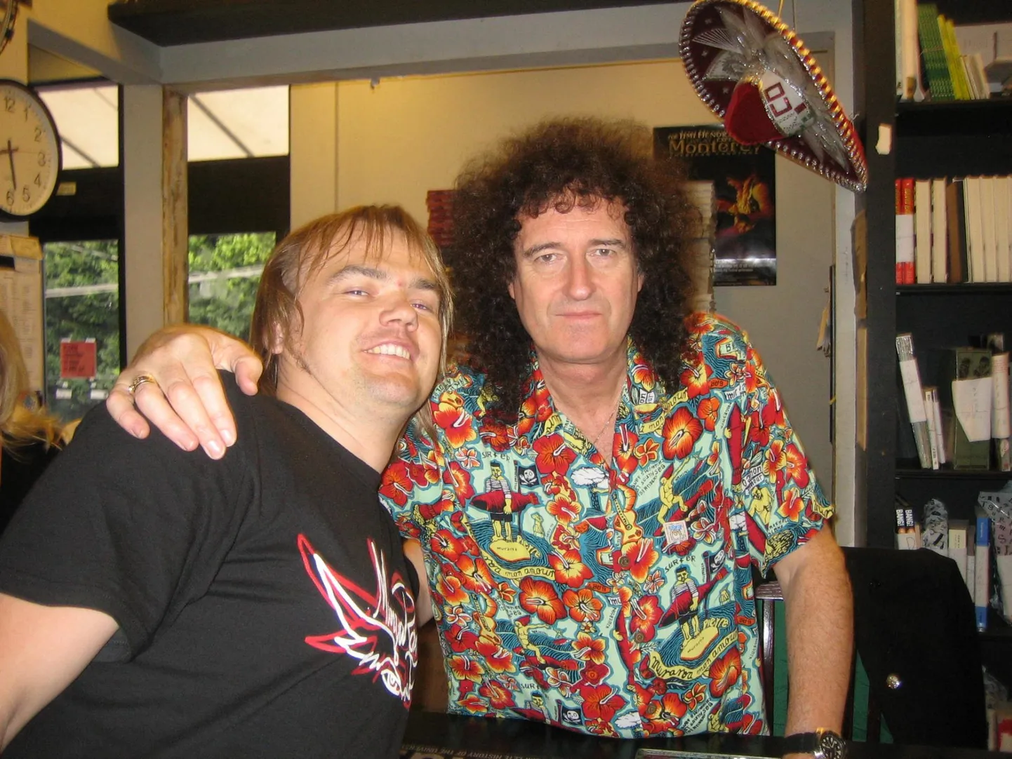 Renee Meriste (vasakul) ja Brian May. Juhtumisi on Meriste abikaasa Maarja Kivi bändi kitarrist Paul Crook ja May väga head sõbrad.