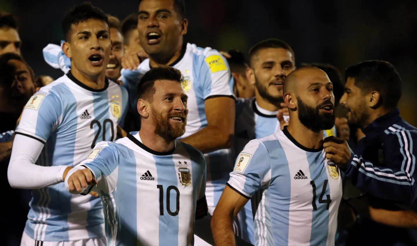 Javier Mascherano esiplaanil koos Lionel Messiga.