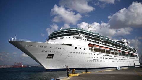 MÜSTILINE KADUMINE ⟩ 23-aastane naine kadus kruiisilaevalt nagu vits vette