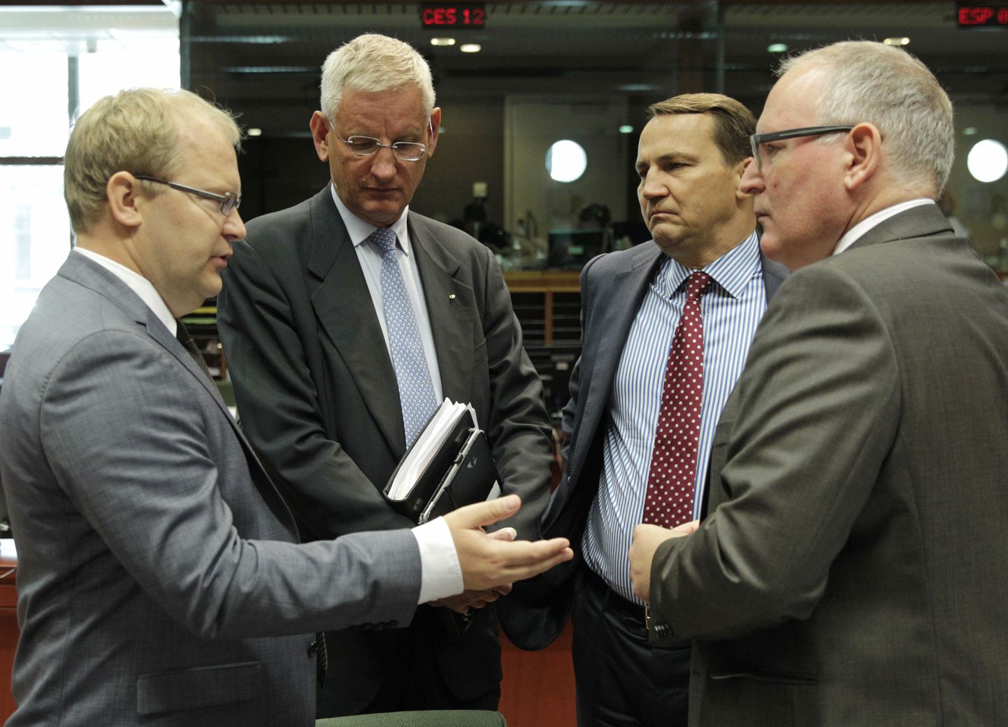 Eesti välisminister Urmas Paet, Rootsi välisminister Carl Bildt, Poola välisminister Radoslaw Sikorski ja Madalmaade välisminister Frans Timmermans ELi-ASEANi kohtumisel.