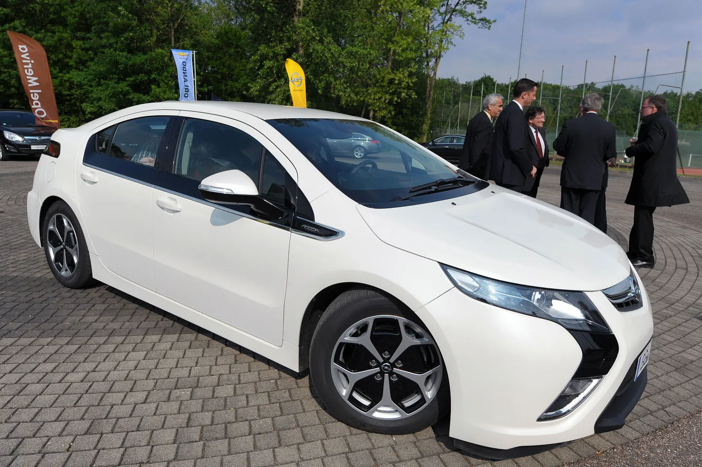 Opel Ampera.