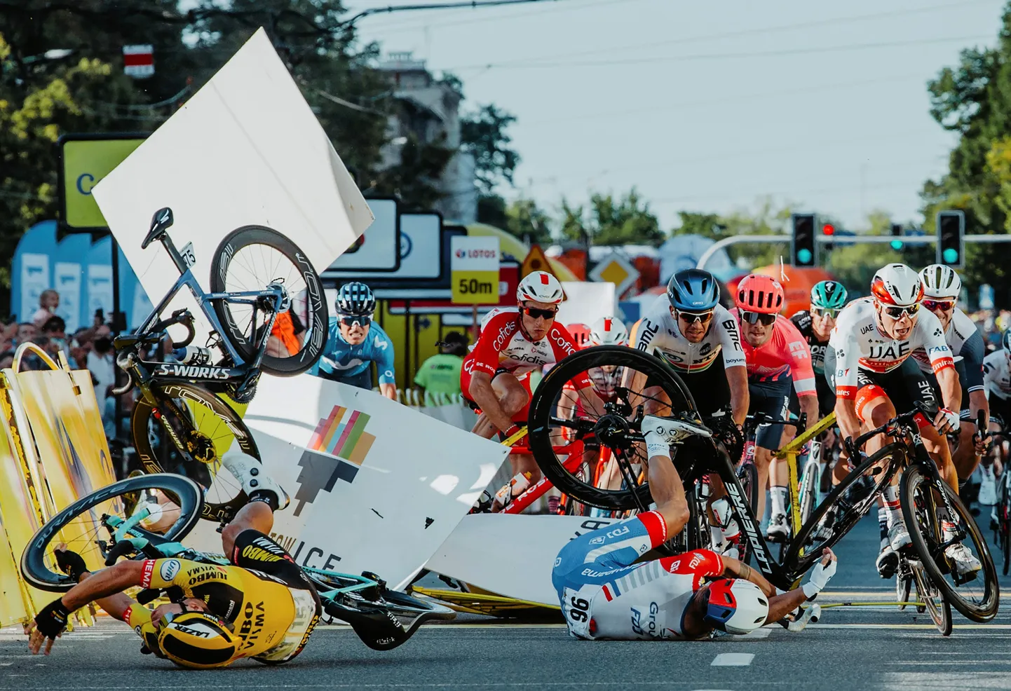 Poola velotuuri finišikukkumine.