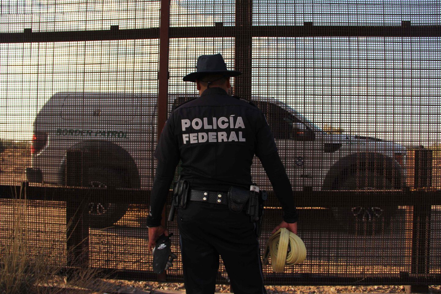 Mehhiko piiripolitseinik Mehhiko-USA piiril.