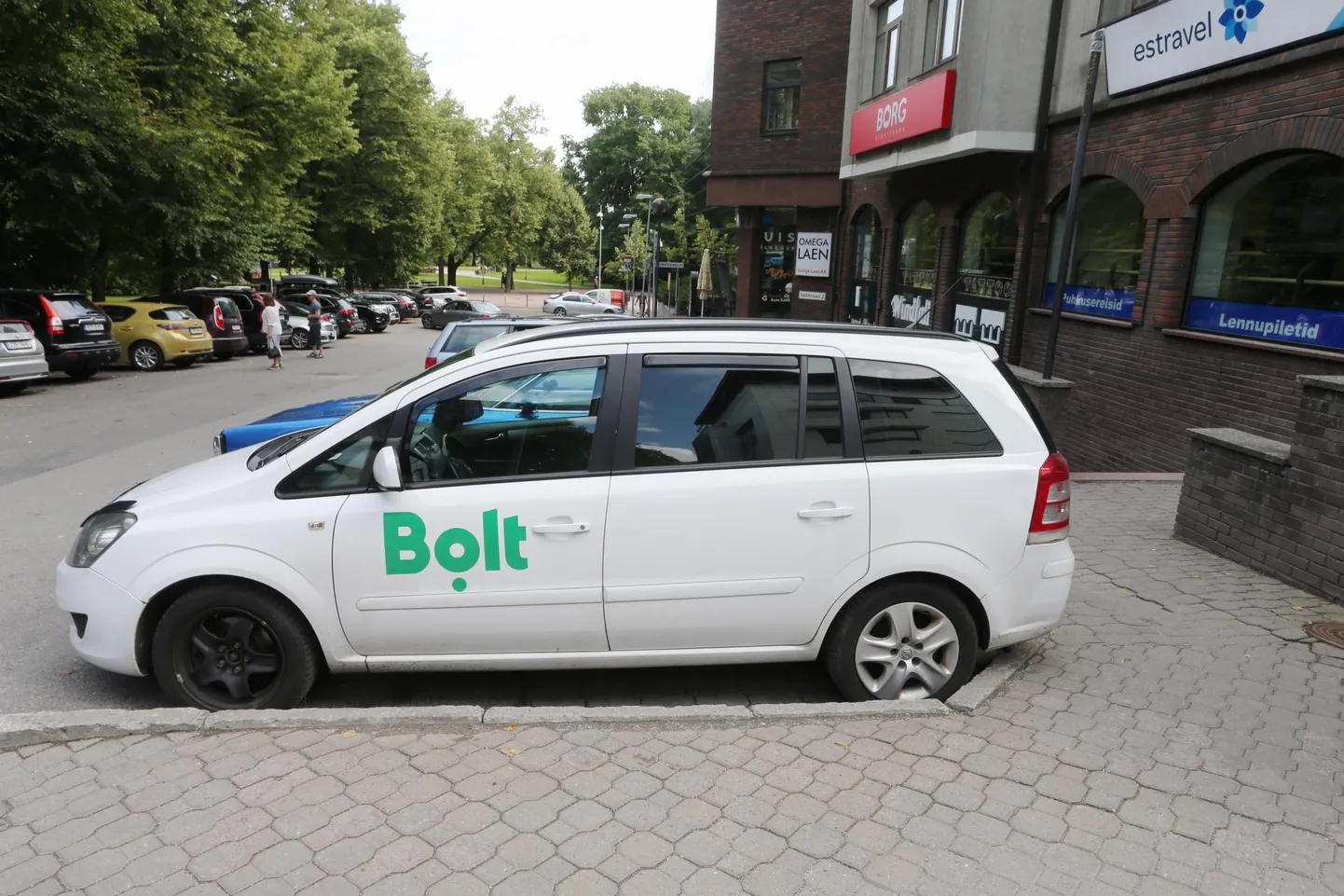 Bolti auto
