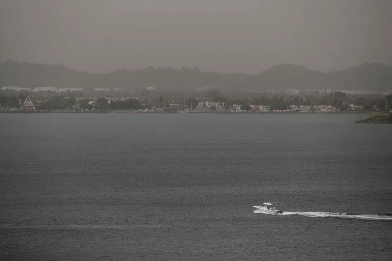 Sahara kõrbest pärit liivaga pilv Puerto Rico San Juani juures