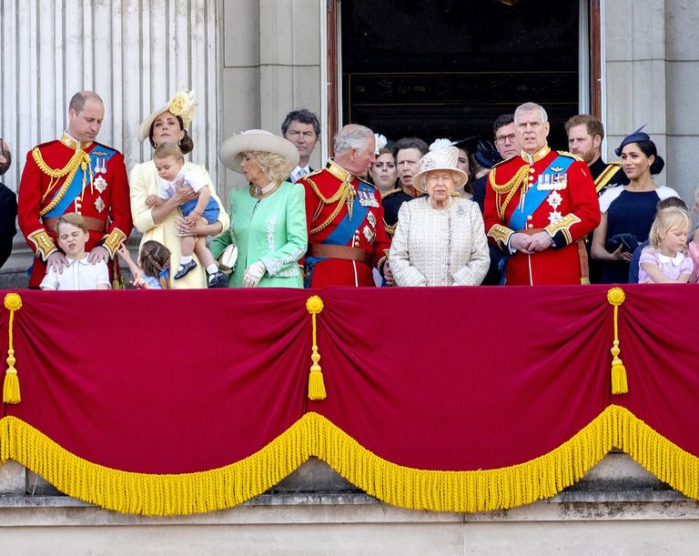 Briti kuninglik pere 8. juunil 2019 Elizabeth II sünnipäevapidustuste ajal Buckinghami palee rõdul. Harry ja Meghan on paremal